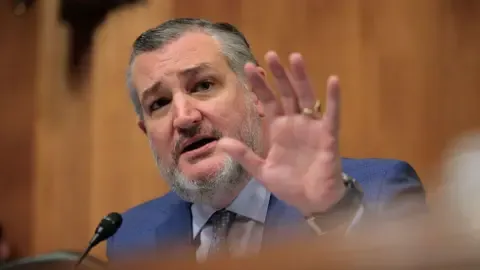 Lawmaker Ted Cruz Likens US Media Oversight Body to ‘Mobster’ on Kimmel’s Program